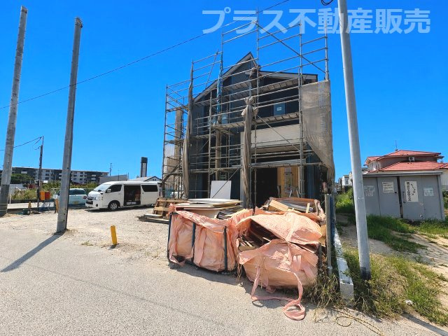 【外観】 | 福岡市東区奈多3丁目1期　4号棟（全4棟）【仲介手数料無料・0円】 | 現地写真。プラス不動産販売なら、現場の全ての棟をまとめてご見学頂けます。
