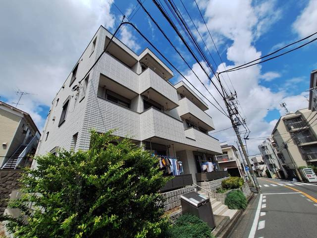 横浜市神奈川区中丸の賃貸マンションのエントランス