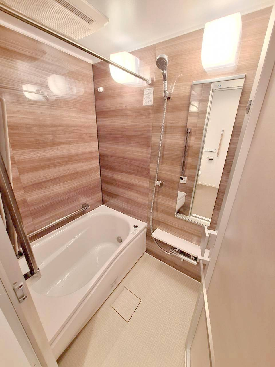 アトラス西早稲田の浴室|★清潔なバスルーム♪追焚と浴室乾燥機付きです★