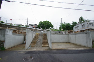 【前面道路含む現地写真】 | 【仲介手数料無料！！】多摩市桜ケ丘1丁目　新築戸建て（全5棟）A号棟　5980万円