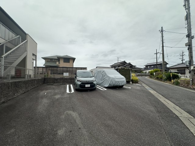 ルラールの駐車場