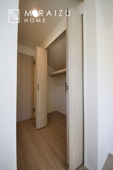 【その他】 | 収納力も自慢です。お洋服がお好きなお客様も多いですよね、衣替えをしなくてもお洋服をしまっておけそうなくらいの広さですね！