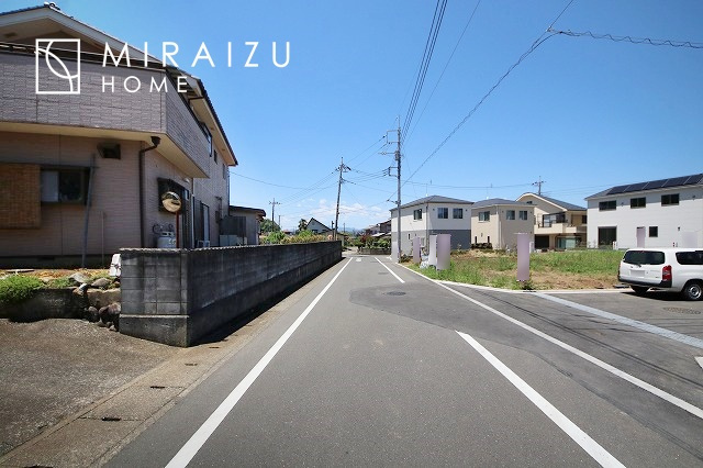 【前面道路含む現地写真】 | 前面道路☆運転が不安な方も安心な前面道路、きちんと幅員のある道路は女性にも安心です。整備されている道路は気持ちも良いですね♪