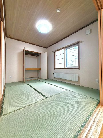 恵庭市美咲野2丁目の和室|リビングから続く和室で家族ものんびり！