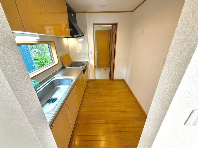 恵庭市美咲野2丁目のキッチン|カップボードを置いても広々◎