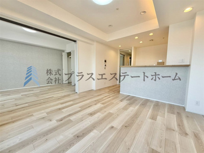【居間・リビング】 | ワコーレシャロウ御屋敷通 | 間接照明などを組み合わせることで、洗練されたおしゃれな雰囲気を演出しています♪