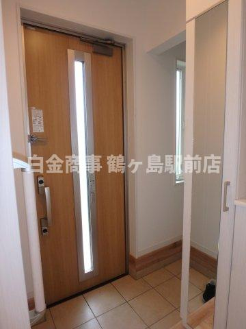 坂戸市長岡中古戸建の玄関
