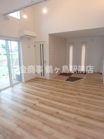 坂戸市長岡中古戸建の居間・リビング