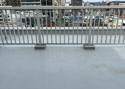【バルコニー】 | 藤和相模原コープⅢ | バルコニーは、室外の専用スペースのうち、「屋根がなく開放された空間」であるものを指します。ベランダより広いタイプのものが多く、日当たりもよいため家庭菜園などを楽しみたい人にとって適した環境となります。
