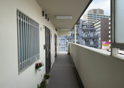 【その他共用部分】 | 藤和相模原コープⅢ | 共有部分は、住民なら誰もが使える設備のこと。例えば駐車場やエレベーター、インターネット設備、セキュリティ設備などがあります。他にも、マンションの廊下・外部階段やエントランス・ゴミ置き場などがあります。
