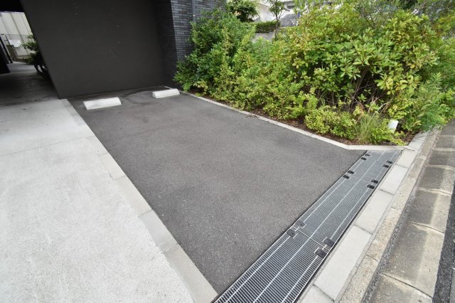 ラグゼナ上前津の駐車場
