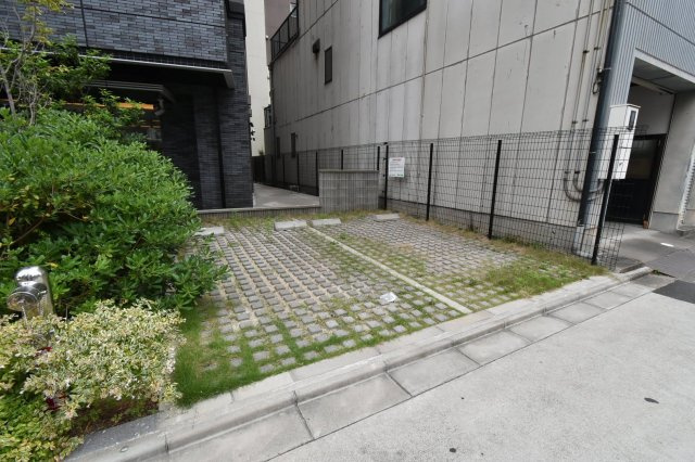 ラグゼナ上前津の駐車場