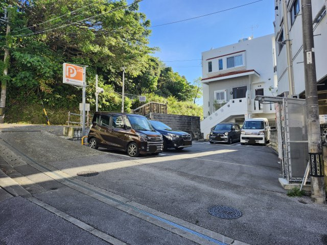 那覇市楚辺１丁目の駐車場