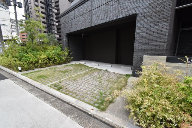 ラグゼナ上前津の駐車場