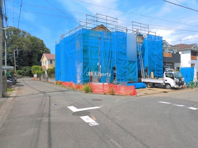 守谷市松ヶ丘6丁目　新築戸建　A号棟の前面道路含む現地写真
