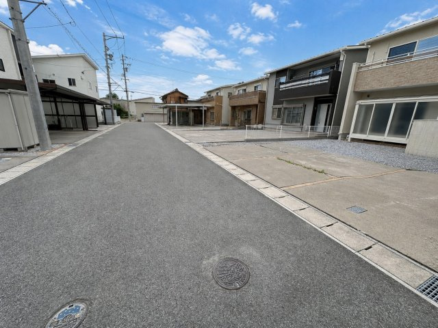 中古戸建　不破郡垂井町綾戸　平成30年築の前面道路含む現地写真