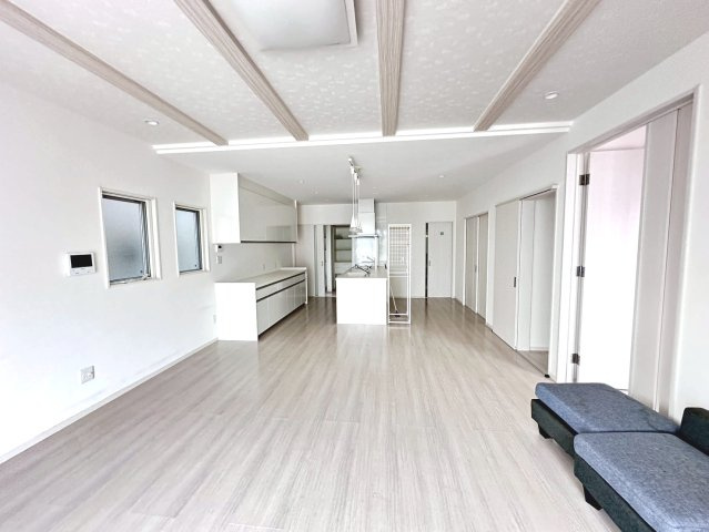 中古戸建　不破郡垂井町綾戸　平成30年築の居間・リビング