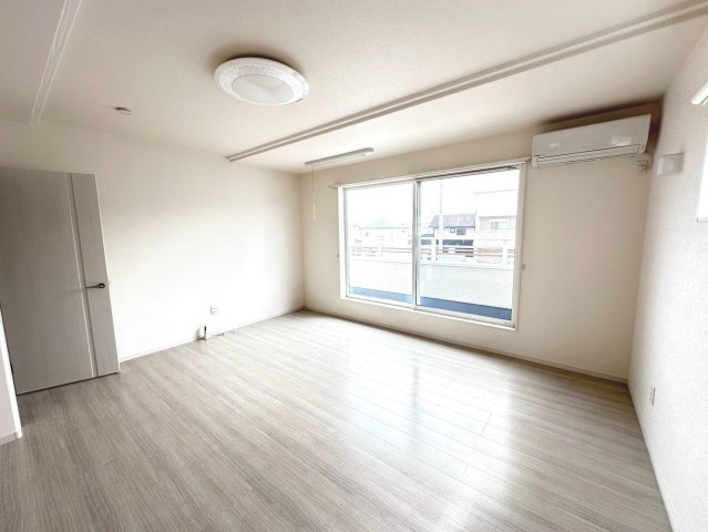中古戸建　不破郡垂井町綾戸　平成30年築の洋室