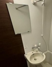 横浜市西区中央２丁目のアパートの洗面所