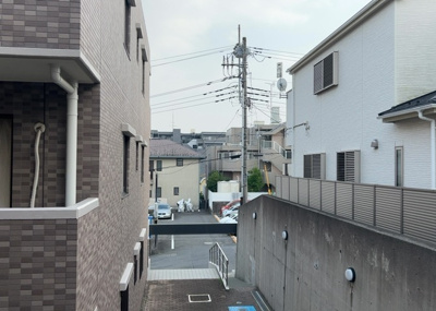 【展望】 | 藤和ライブタウン座間 | 眺望の良さを楽しめるダイニングキッチンで家族団らんの時間を過ごしてはいかがでしょうか。バルコニーから見える景色を家族で眺める時間は、時間が経つのを忘れてしまいそうですね。是非、現地を見に行きましょう！