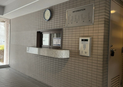 【受付】 | 藤和ライブタウン座間 | 受付はマンションコンシェルジュがいる場合もあれば、管理人が滞在する小部屋を総称して呼ぶことがあります。主にエントランスに設置されていることから、防犯面でも期待ができます。防犯設備がない場合はより安心！