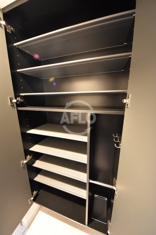 La Douceur西天満（ラドゥセール西天満）の玄関|S-RESIDENCE西天満Grand Jour　シューズボックス