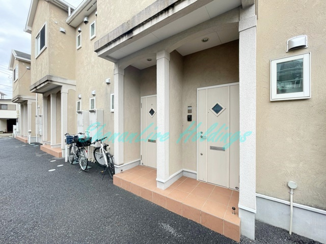 藤沢市村岡東３丁目のアパートのエントランス