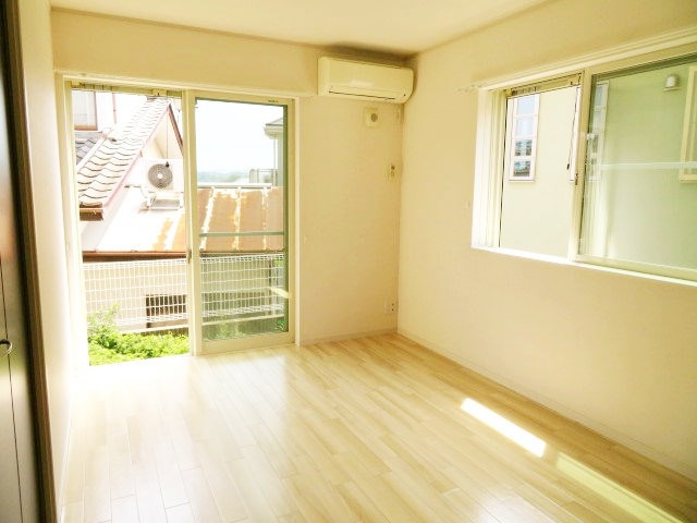 藤沢市村岡東３丁目のアパートの寝室