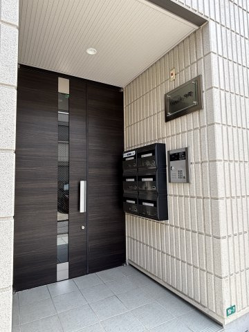 ファミール仲町のエントランス