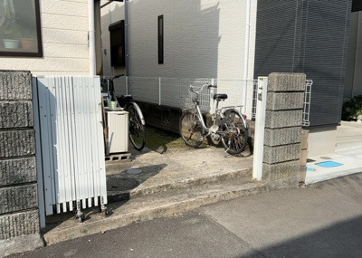 【中庭】 | コーポ　リラ | 中庭（パティオ）とは、一つの建築物の内部に設けられた、壁などで囲われている庭のことを指します。コの字型、ロの字型が主流ですが、L字型の中庭もあります。最近では、インテリア性の高さからも人気があります。