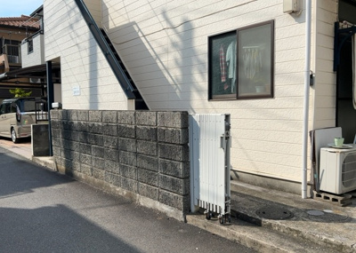 【ロビー】 | コーポ　リラ | ロビーというと、エントランスと何がちがうの？と思いますよね。実はロビーとエントランスには明確な決まりはありません。物件によっては、エントランスを入って広がるある程度の広さのある空間がロビーとなります。