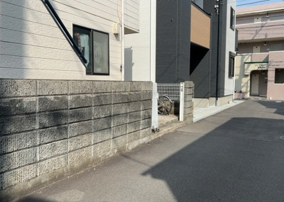 【駐車場】 | コーポ　リラ | 駐車場と明記されていても、最小スペースでつくられた駐車場だと大型車は駐車できなかったり、出入りしにくくなったりする可能性があります。お車のサイズと購入したい物件の駐車場のサイズを現地で確認しましょう。