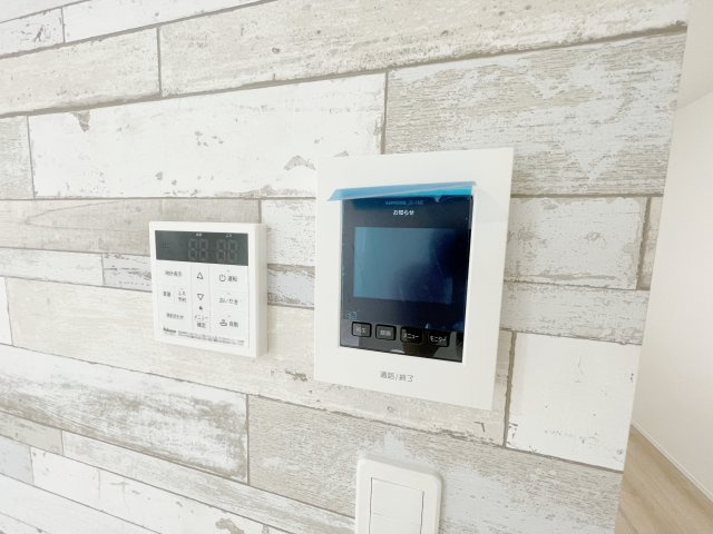 新築戸建・新築建売　玉村町南玉　中央小学校・玉村中学校の防犯設備|モニター付きインターホンの隣には給湯リモコンがついています！