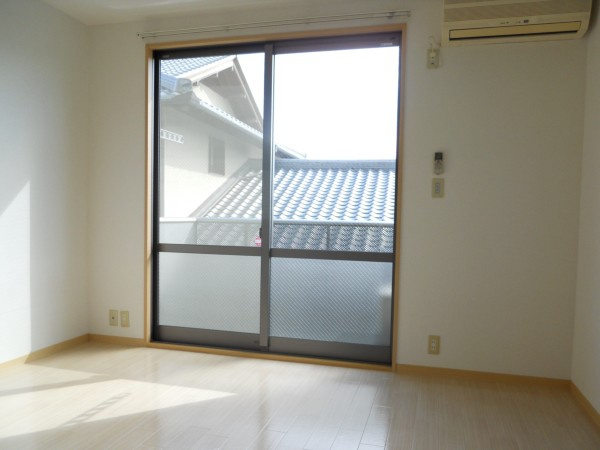 アルビノハイツの子供部屋