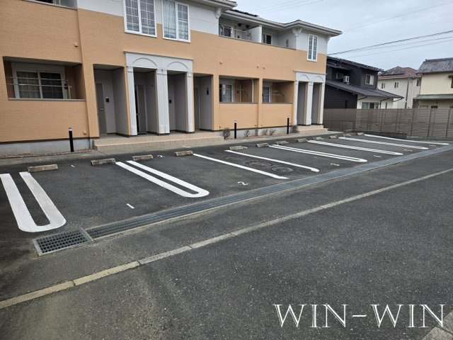 プラシード Mの駐車場