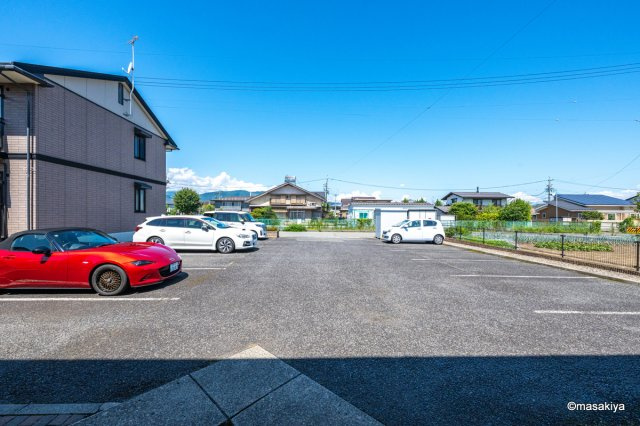 リビングタウン一番館の駐車場