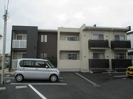 レオネクストポムールⅣのその他|広々駐車場完備
