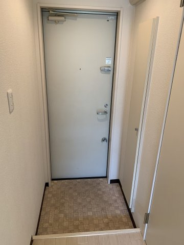 Alpha Stage APMの玄関