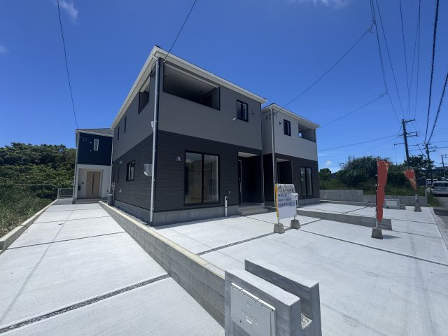 糸満市座波　第3（全4棟）4号棟の駐車場|4号棟　駐車3台可♪EV車充電設備付き♪