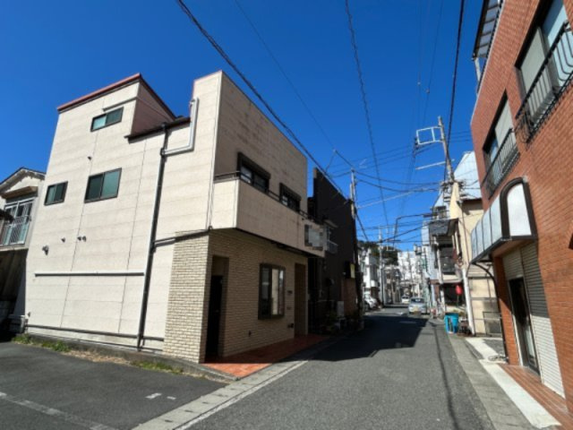 下田市一丁目　貸店舗の外観|前面道路含む現地写真