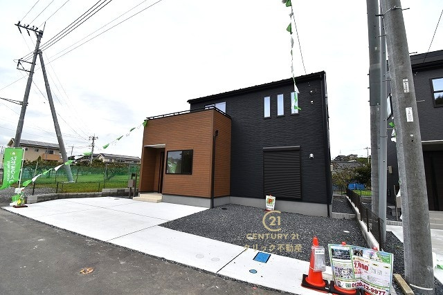 リーブルガーデン  日立市田尻町　6期　1の駐車場|駐車場は十分なスペース。ご家族それぞれが車をご所有の場合や、来客の際も安心です。
内覧可能です。ご予約はHPから、またお電話でもお気軽にどうぞ。
