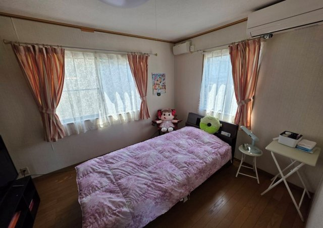 上越市向橋中古物件の洋室|広々とした洋室です