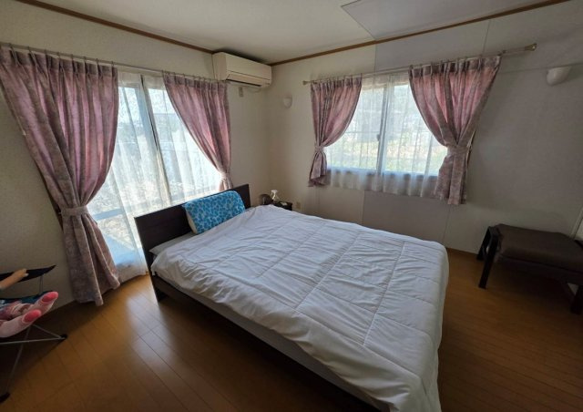 上越市向橋中古物件の洋室|広々とした洋室です