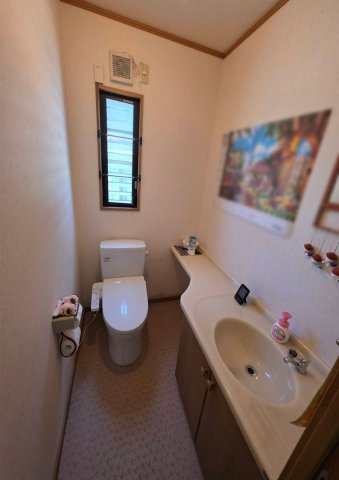 上越市向橋中古物件のトイレ|コンパクトで使いやすいトイレです