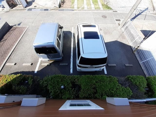 ルーナジェーナの駐車場