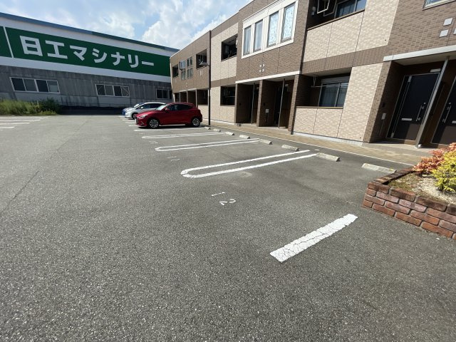 チェリー・ルアナの駐車場