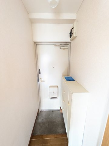 コーポレーションUの玄関