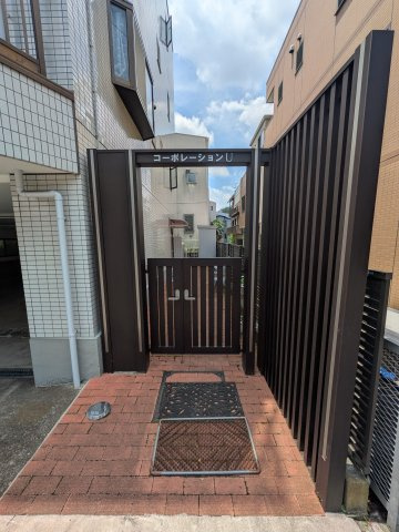 コーポレーションUのエントランス