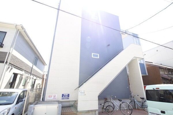 ボヌール本陣(大日町)の外観