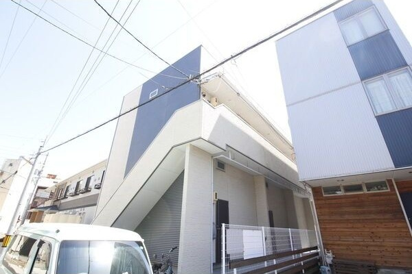 ボヌール本陣(大日町)の外観